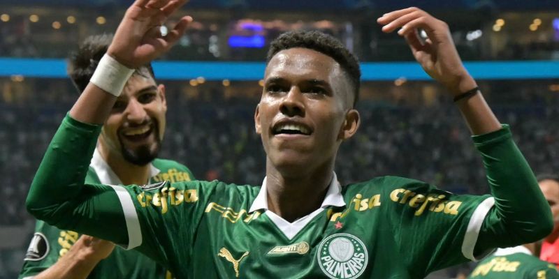 Sự nghiệp thi đấu của chân sút Estêvão Willian 